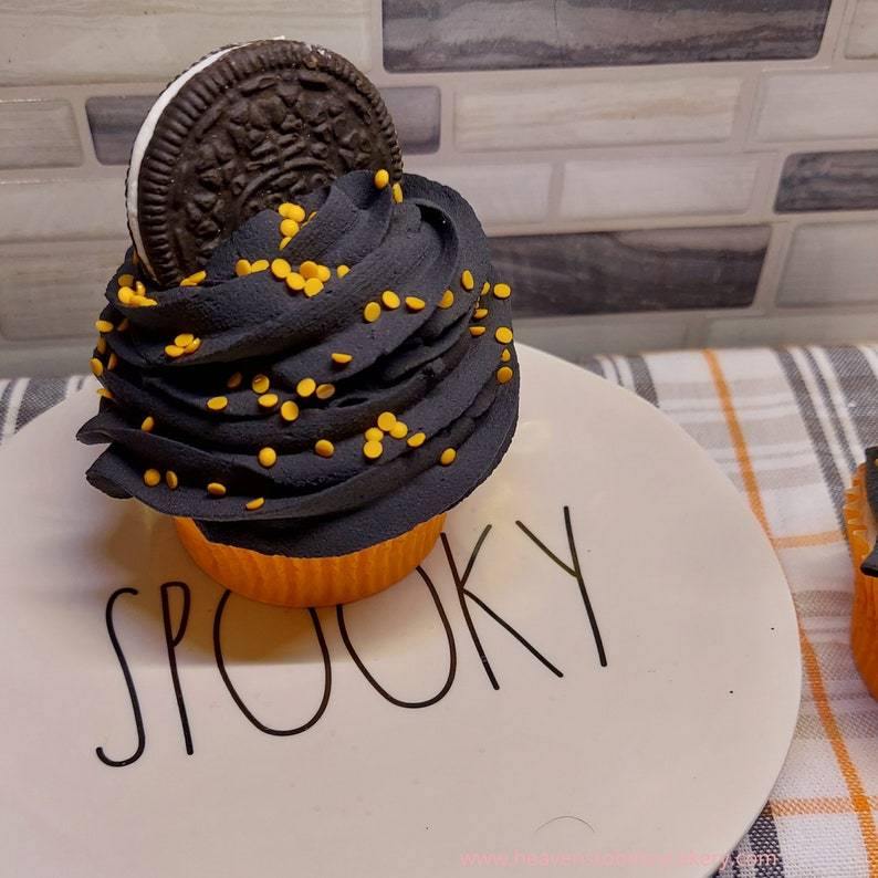 FAKE Halloween Cupcake w/Cookie - Heavens To Betsy Cakery