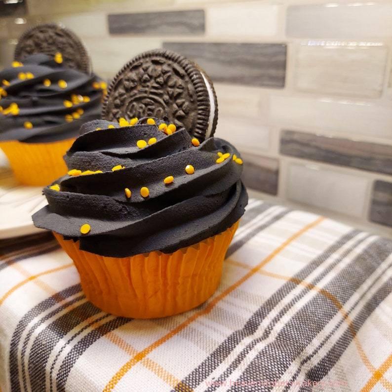 FAKE Halloween Cupcake w/Cookie - Heavens To Betsy Cakery